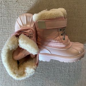 Toddler snowboots - new without tags
